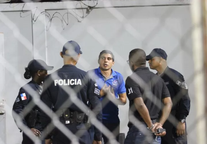 Solís fue abordado por efectivos de seguridad, la noche del viernes, en el “Muquita”. Foto: Cortesía