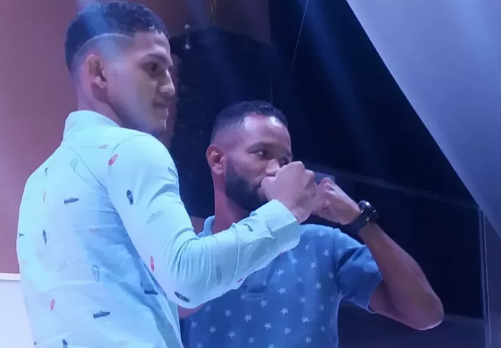 El panameño Rafael Pedroza (izq.) y el venezolano Iwier Henríquez combatirán a 8 asaltos y 122 libras.
