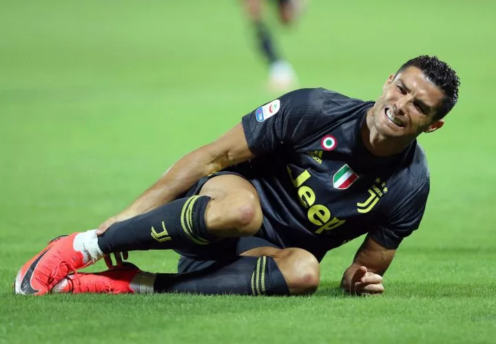 La falta del VAR en la actual edición de la Champions quedó en evidencia cuando Cristiano Ronaldo fue expulsado por primera vez en el torneo. Foto:AP