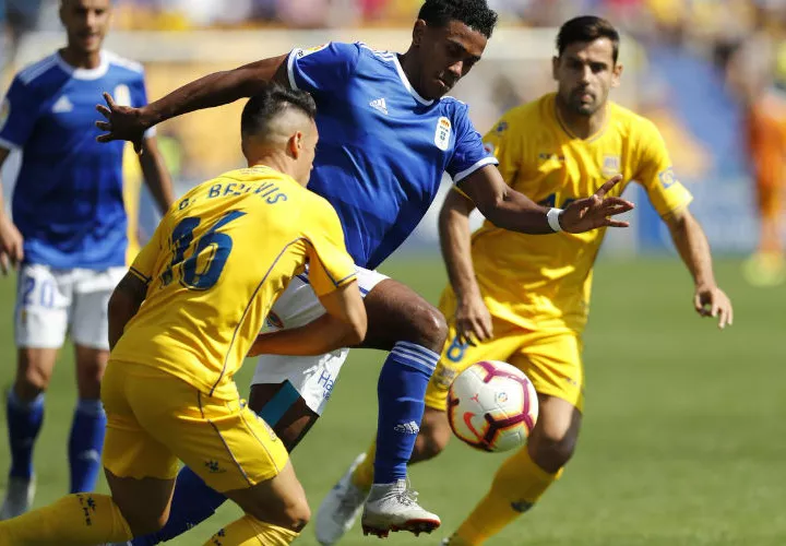 Edgar Joel Bárcenas en acción durante el partido de hoy domingo.