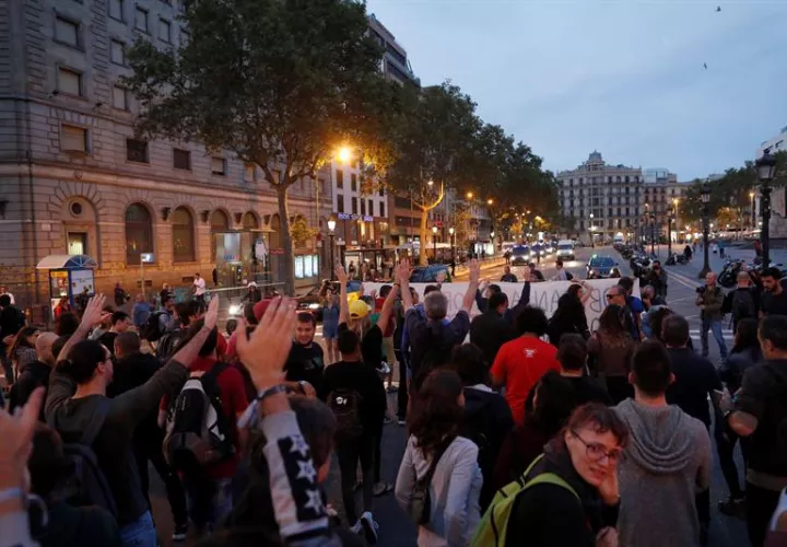 El soberanismo conmemorará hoy la jornada del 1-O del año pasado con diversas movilizaciones reivindicativas en Barcelona y otros puntos de Cataluña. EFE