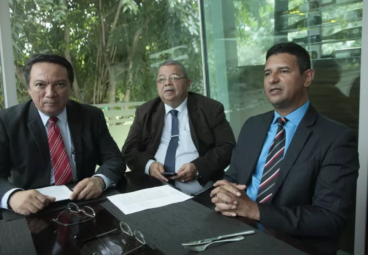 Los abogados en conferencia. 