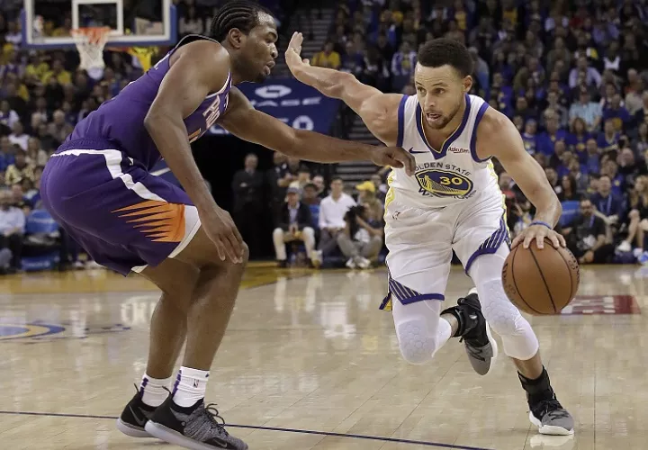 Stephen Curry encabezó el ataque balanceado de los Warriors de Golden State. Foto: AP