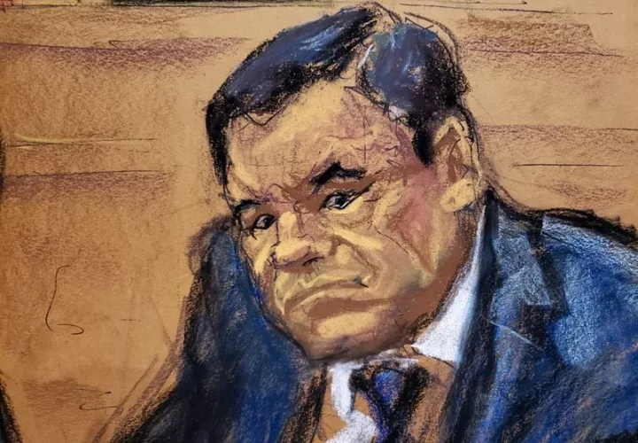 Reproducción fotográfica de un dibujo realizado por la artista Jane Rosenberg donde aparece el narcotraficante mexicano Joaquín &quot;El Chapo&quot; Guzmán mientras escucha al inicio de su juicio en el tribunal del Distrito Sur en Brooklyn, Nueva York (EE.UU.). EFE