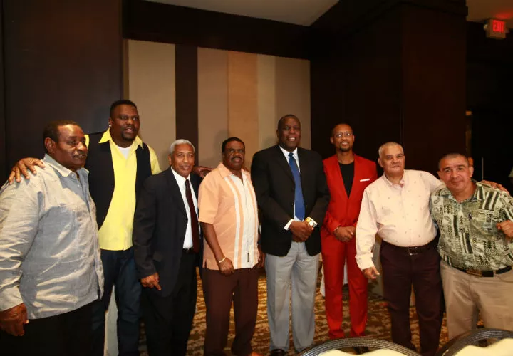 Hilario Zapata estuvo acompañado por varios excampeones mundiales panameños en la actividad. 