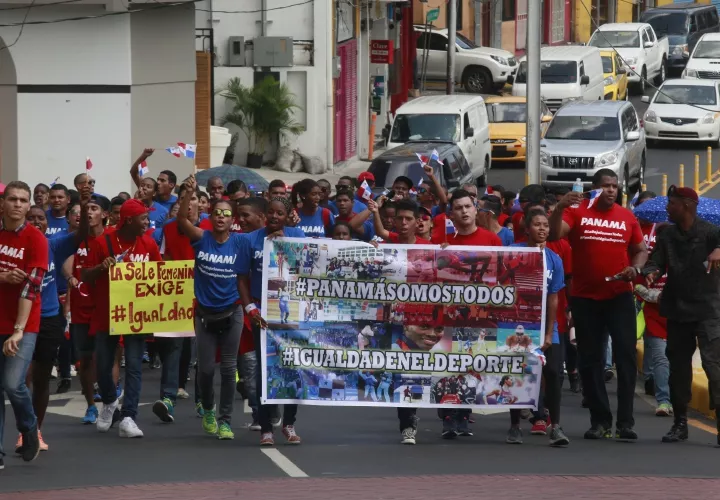 En el 2015 atletas marchaban para exigir apoyo económico. Foto: Grupo Epasa