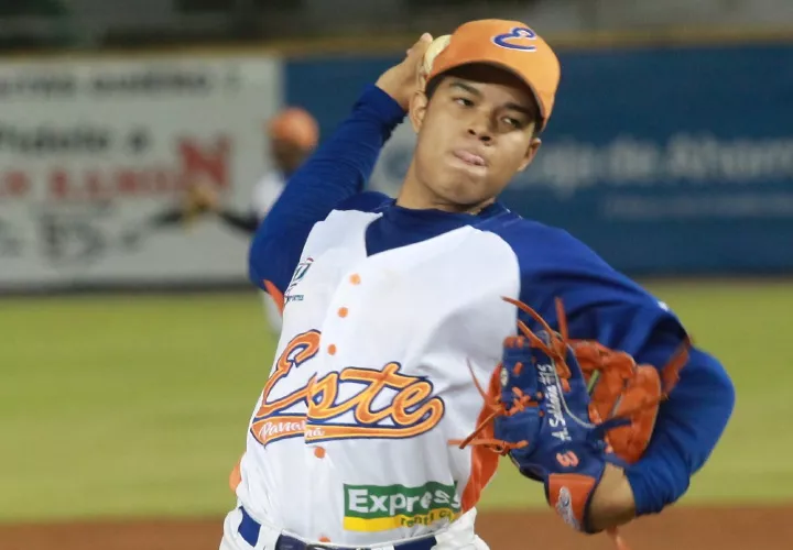 El derecho Alexis Saldaña fue el segundo mejor abridor del pasado torneo juvenil, por detrás de Julio Goff. Foto: Anayansi Gamez