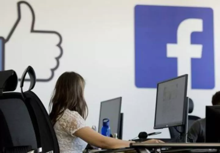 Una de las trabajadores de Facebook en el centro de revisión de Essen, en Alemania - FACEBOOK