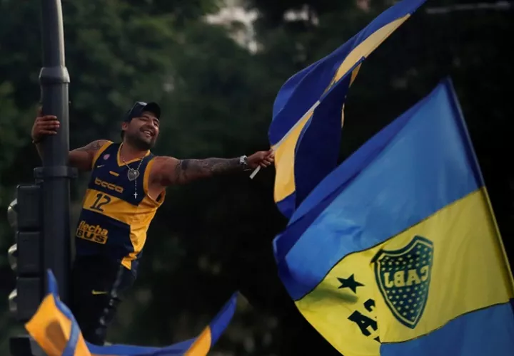 Hinchas del Boca Juniors durante una concentración. Foto: EFE