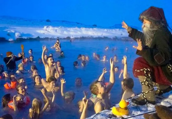  En lugar de Santa Claus, los 13 hermanos gnomos bajan de las montañas 13 días antes de Navidad.  AP 