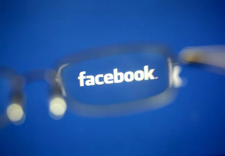 A través de subastas en las que los ganadores recibieron dinero para cerrar su cuenta, un estudio determinó que el valor que los usuarios ponen a Facebook es superior a los 1.000 dólares anuales. EFE/Archivo