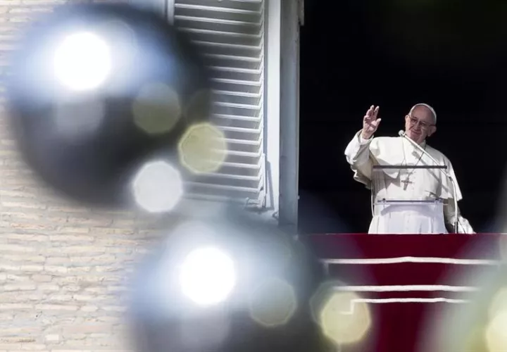 En su homilía el papa Francisco reflexionó sobre el significado de la palabra Belén que, recordó, quiere decir &quot;casa del pan&quot;. EFE