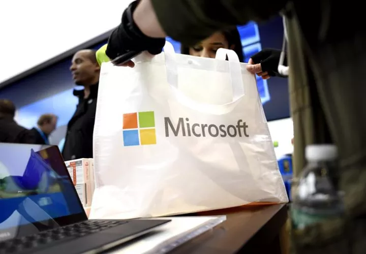 En los últimos tiempos la compañía que dirige Satya Nadella ya había adoptado "de facto" por Android como sistema operativo para sus aplicaciones, y sus productos de edición Office están disponibles tanto para este sistema como para iOS. EFE/Archivo