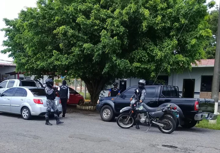 Los siete sujetos y las evidencias fueron puestas a órdenes del Ministerio Público quien los tendrá que poner a órdenes de un juez de garantías. Foto: José Vásquez