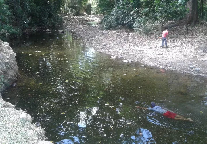 El cauce del río Chame ha sufrido un deterioro gradual debido al cambio climático y deforestación, entre otros factores. Eric A. Montenegro