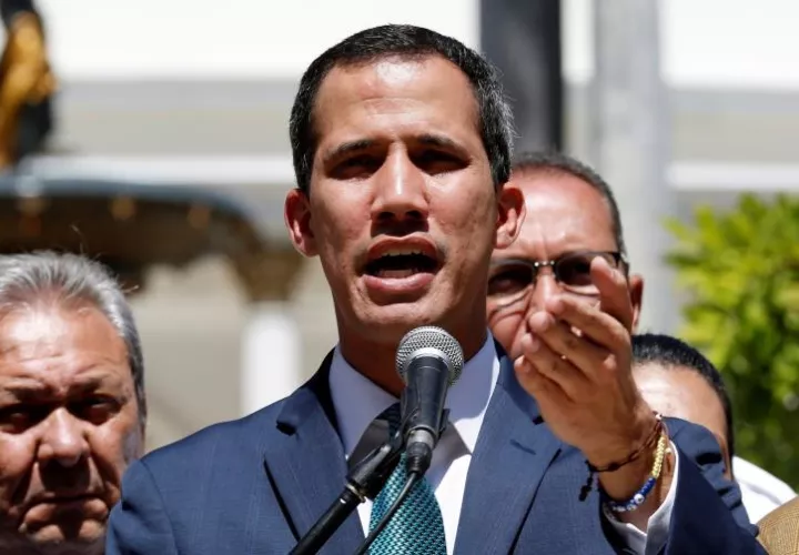 En la imagen un registro del presidente de la Asamblea Nacional de Venezuela, Juan Guaidó, quien se proclamó presidente interino del país hace casi dos semanas, en Caracas (Venezuela). EFE