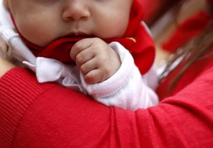 Imagen de archivo de un bebé. EFE/Javier Lizón