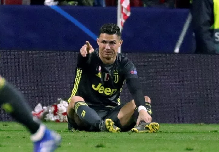  Cristiano Ronaldo se lamenta durante el partido de ida de octavos de final de la Liga de Campeones. Foto: EFE