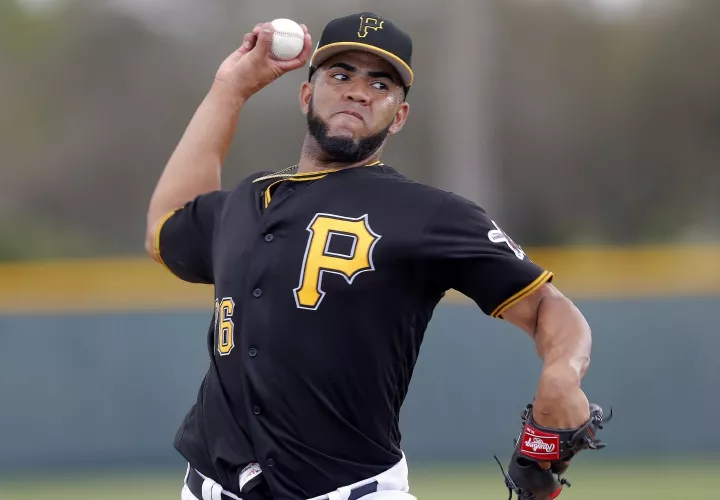 Darío Agrazal trabajó ayer en el montículo. Foto: AP