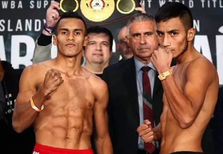 Bryan “La Roca” De Gracia (izq.) y su rival, el mexicano Eduardo “zurdito” Ramírez. Foto: Cortesía