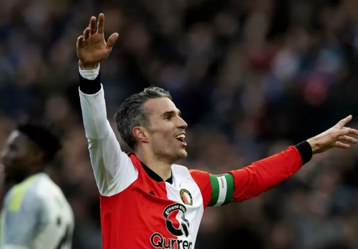 Van Persie, que anotó en los minutos 38, 52 y 63, acumula 202 dianas ligueras. Foto: Twitter