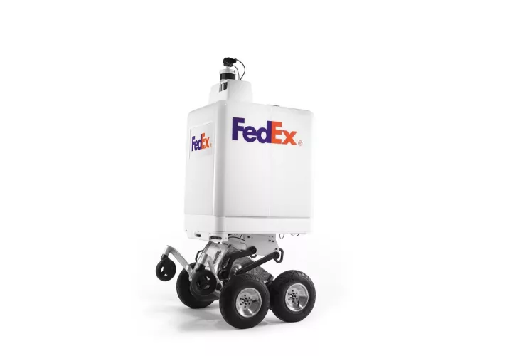 Fotografía cedida por la compañía de mensajería FedEx donde se aprecia el "SameDay Bot", un robot diseñado para llevar a cabo entregas de productos a domicilio, presentado este miércoles en San Francisco, California (EE. UU.). EFE/FedEx