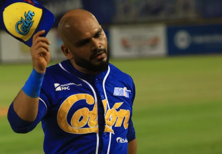Xavier Tapia ha jugado 16 temporadas en el béisbol nacional. Foto: Anayansi Gamez