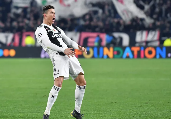 Cristiano celebra la clasificación de su equipo al final del partido de vuelta por los octavos de final. /EFE