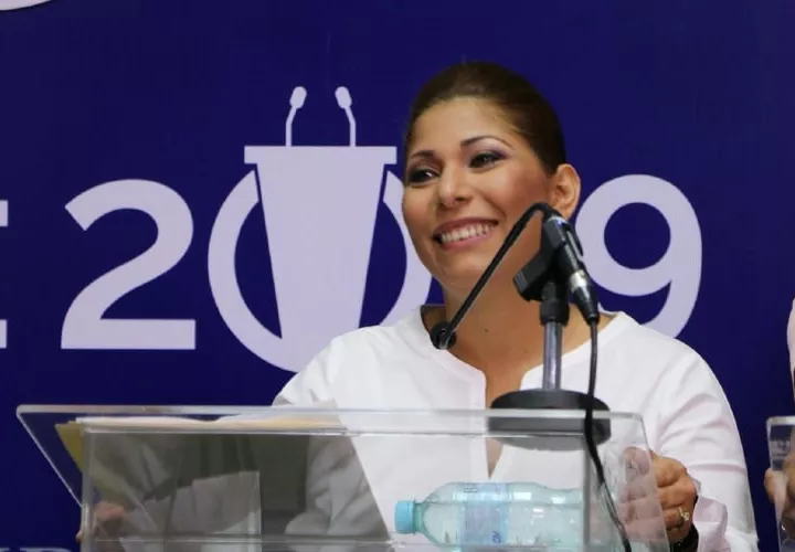 La candidata para la Alcaldía de Arraiján, Belkis Saavedra, participó de un debate en el que presentó sus propuestas. FOTO/CORTESÍA