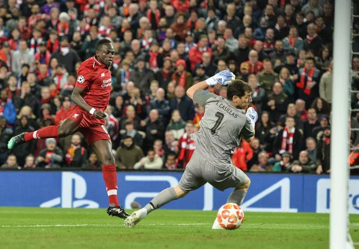 Iker Casillas, portero del Oporto, de Portugal, durante el partido ante el Liverpool de la Liga de Campeones de la UEFA. Foto: AP
