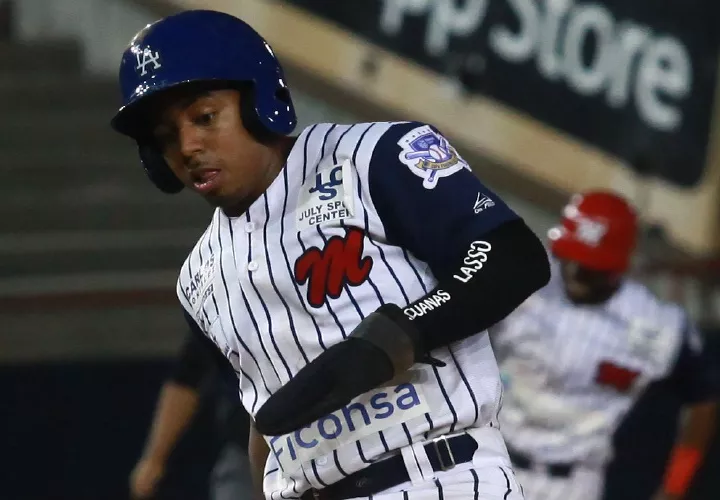 Carlos Mosquera batea .444 en la final, con un jonrón y cuatro remolcadas. Foto: Anayansi Gamez