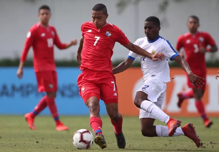 Jean Carlos Castillo (7), volante de la “sele”. Foto:Fepafut