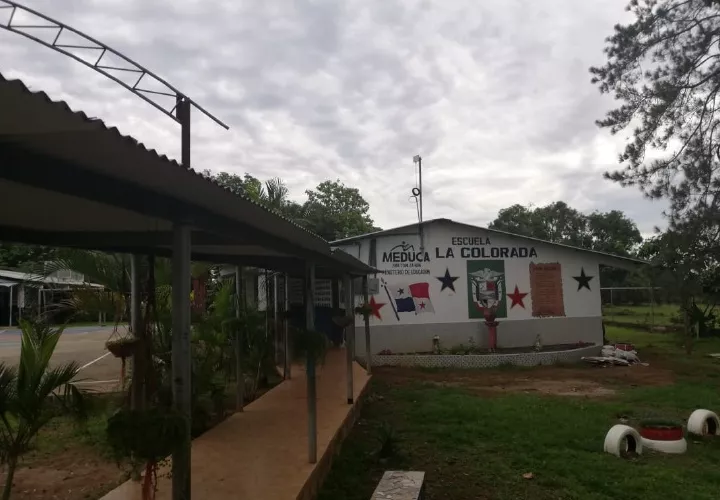 La decisión del cierre temporal de la instalación educativa primaria santeña fue tomada por los docentes del plantel.  Thays Domínguez