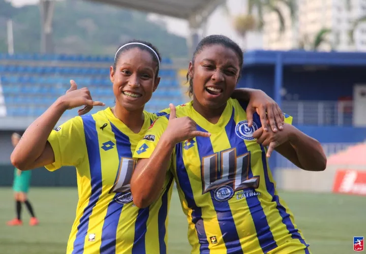 Erika Hernández y Marta Cox, dupla ofensiva del Universitario. Foto:LFF