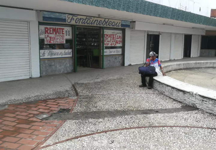 Fontainebleau abrió hace 49 años en la avenida Central. Comenzó como una tienda de ropa y discos. Foto: José María Torrijos Legazpi