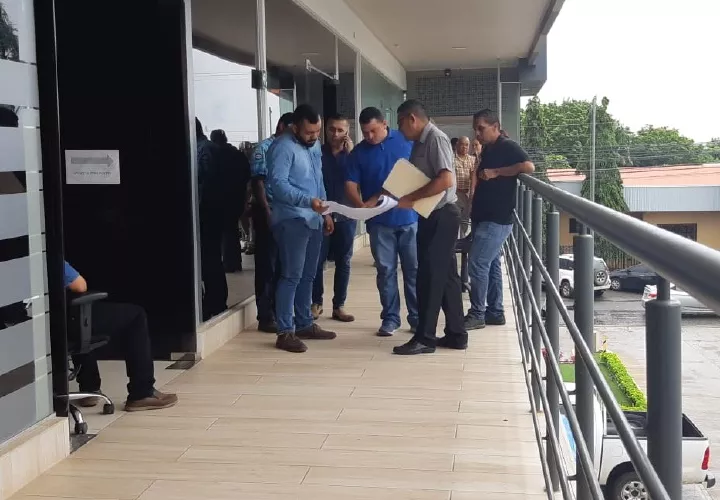 Los trabajadores denunciaron que el fuerte olor les causó molestias respiratorias, lo que les impedía hacer bien sus labores. Thays Domínguez