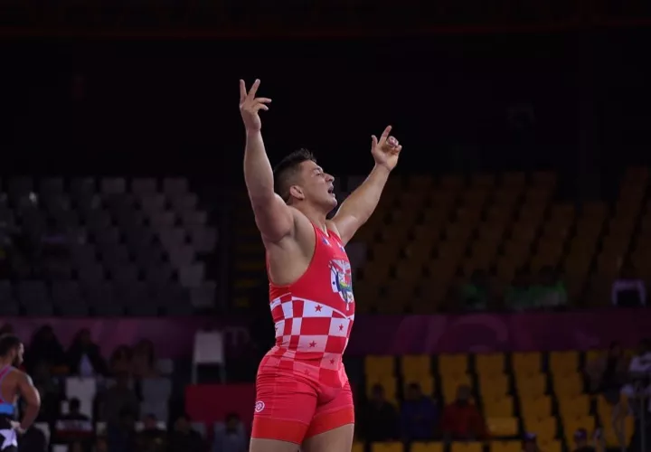 En la final, el luchador venció al colombiano Carlos Carlos Muñoz. Foto: COP