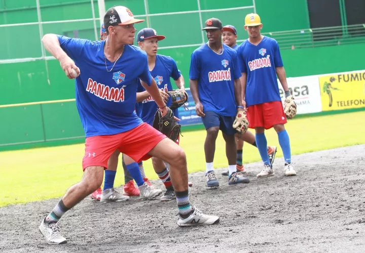 El santeño Emanuel Aldobán es un campocorto natural.