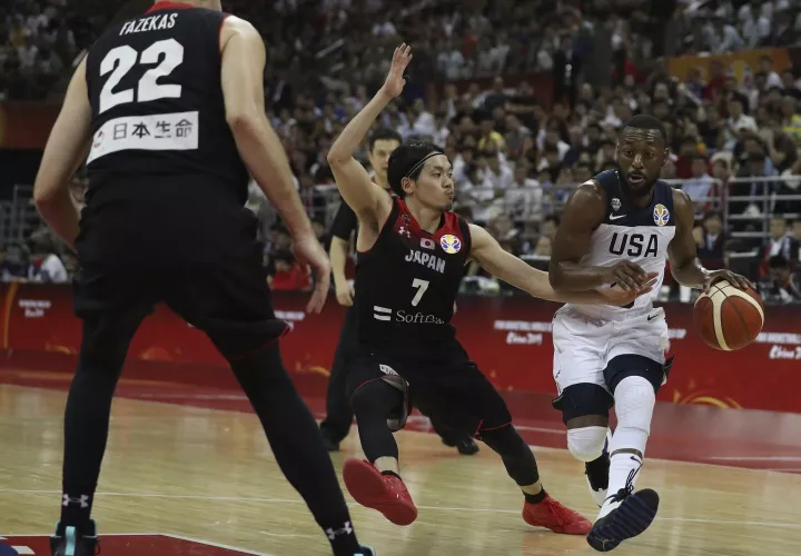 Kemba Walker anotó 15 puntos por Estados Unidos, que en su grupo venció a República Checa, Turquía y Japón. Foto: AP