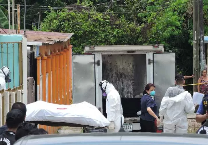 Levantamiento del cadáver. Foto/ Landro Ortiz
