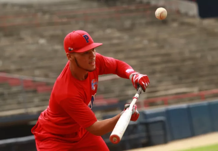 El coclesano Leonardo Bernal (izq.), el veragüense Pedro Muñoz (centro) y Luis Sánchez, de Panamá Este. Fotos: Anayansi Gamez