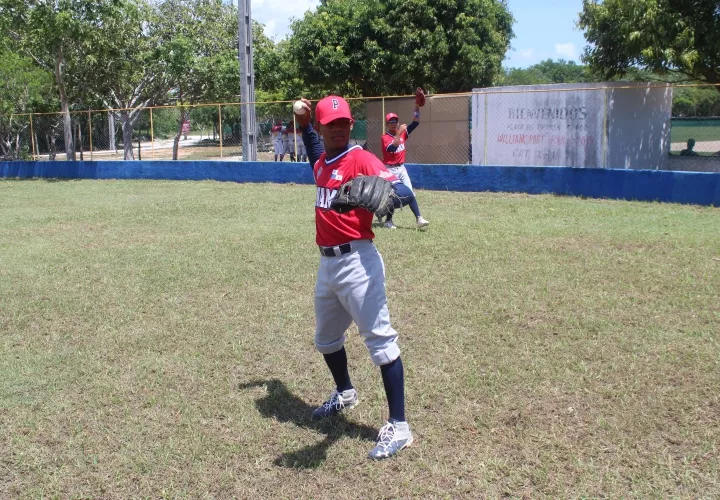 Luis “Cholin” Sánchez, en función de relevo, se acreditó el triunfo en el partido de ayer ante Venezuela. Foto: Javier Rosado/ Fedebeis