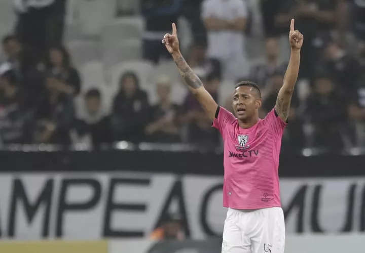 Gabriel Torres marcó un doblete en el partido de ida, disputado en la Arena Corinthians. Foto:EFE