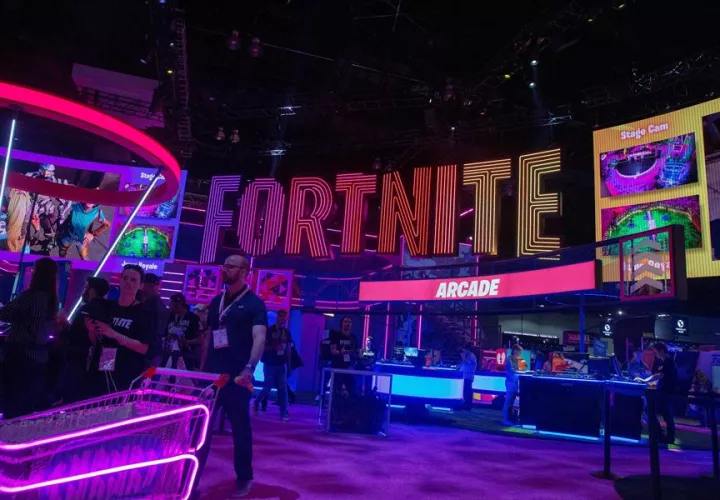 Fotografía de archivo del 12 de junio de 2019 del logo del famoso videojuego "Fortnite" durante la feria Electronic Entertainment Expo (E3) 2019, en Los Ángeles, California (Estados Unidos). EFE