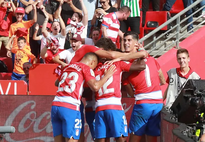 Jugadores del Granada celebran. Foto: AP