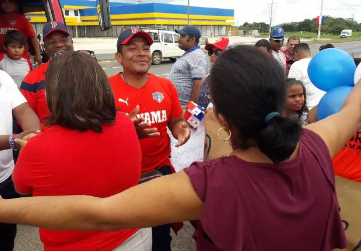 En Aguadulce, El Cristo, Penonomé y Antón cientos de fanáticos salieron a las calles a recibir a los suyos y a toda la selección U10 de Panamá. Foto: Cortesía Fedebeis