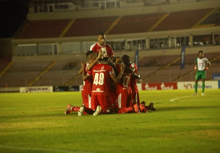 El defensor Francisco Palacios, capitán del Sanfra. Foto: Anayansi Gamez