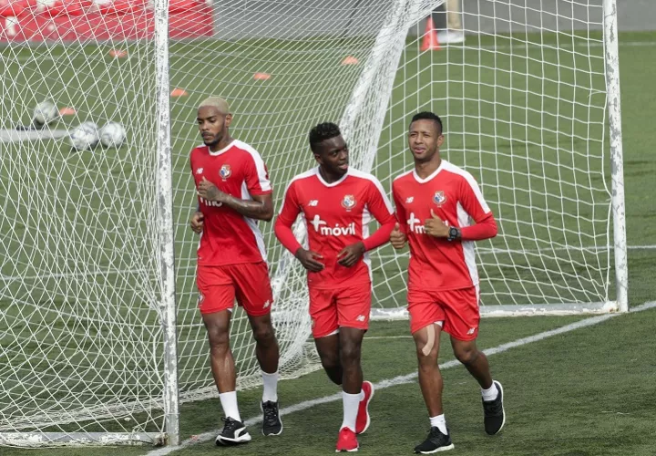 Azmahar Ariano, José Luis Rodríguez y Gabriel Torres durante el entreno de hoy./ Foto AP
