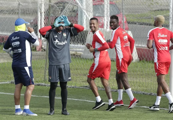 Gabriel Torres (c) viene de coronarse campeón de la Copa Sudamericana con el Independiente del Valle de Ecuador. Foto:EFE
