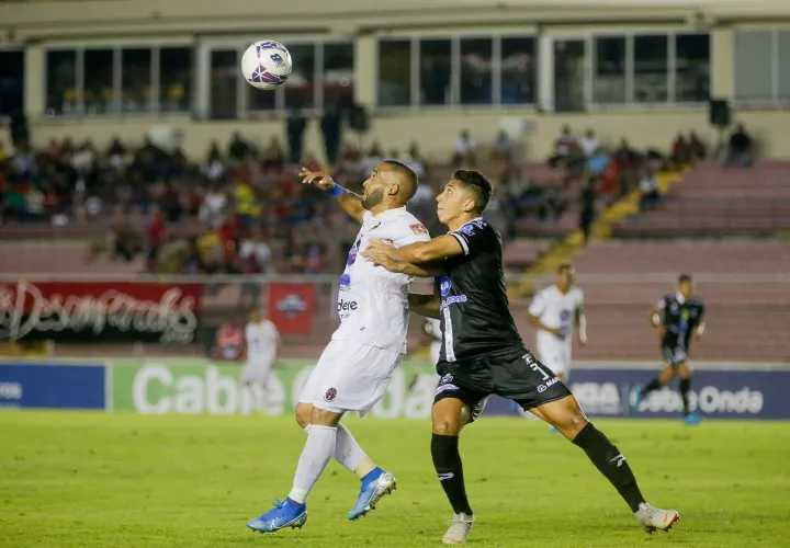 Franciscanos y placinos jugarán hoy en el estadio Agustín ‘Muquita’ Sánchez a las 8:00 p.m. Foto: LPF